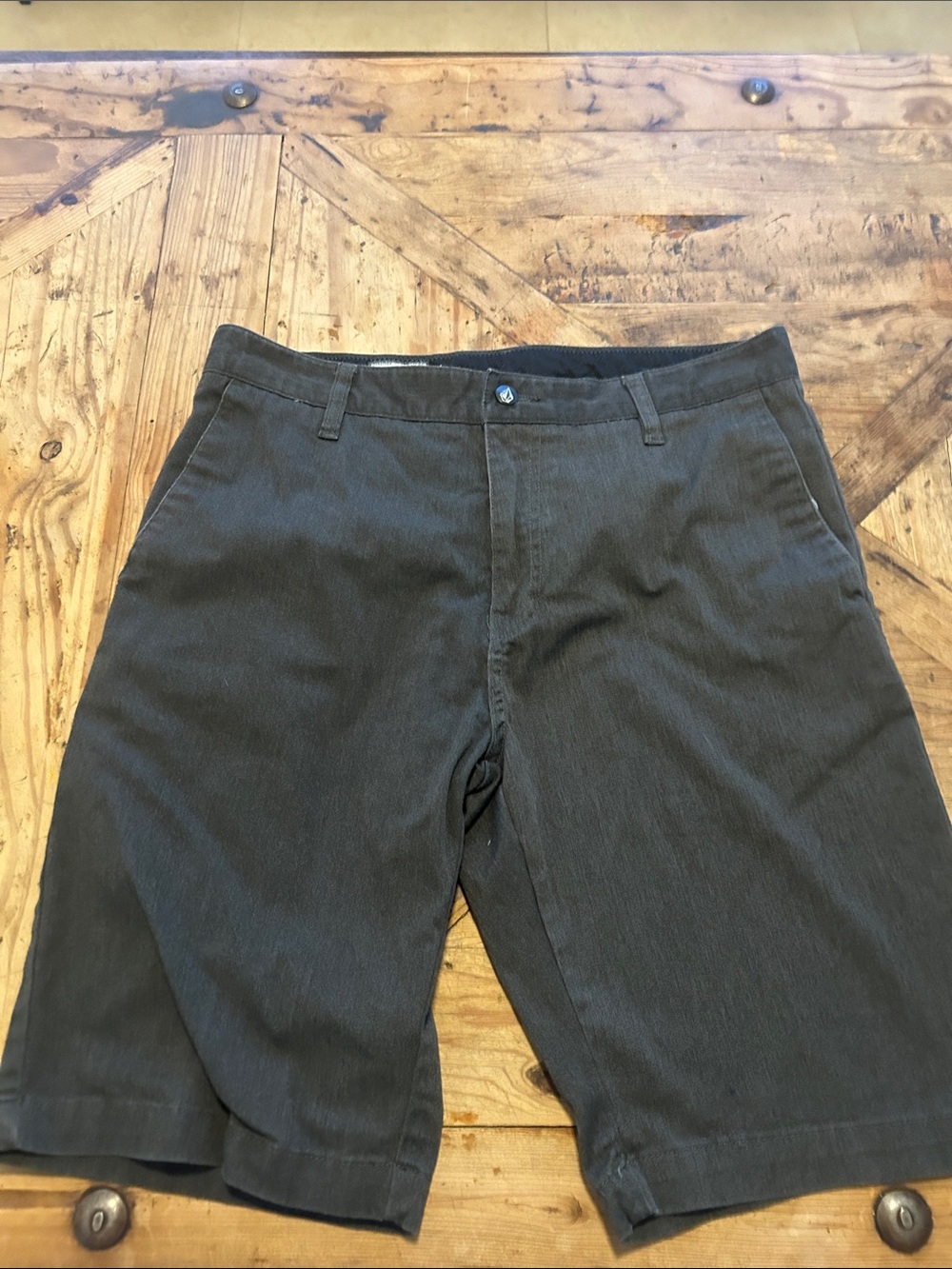 Men's Volcom size 32 Casual Chino Shorts - Dark Grey